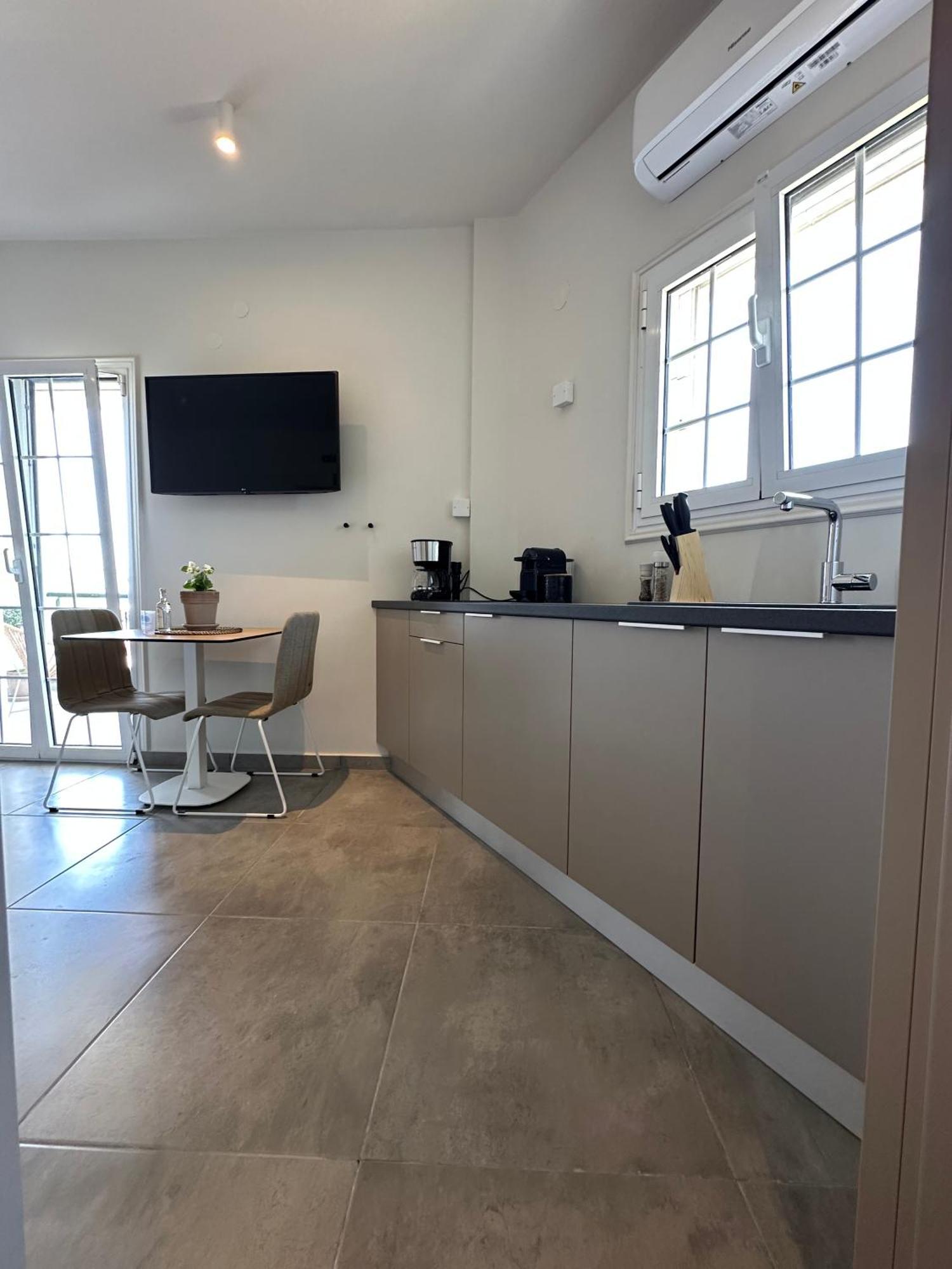 Villa Eleni Greece - Wonderful Sea View Studios Nea Roda Ngoại thất bức ảnh